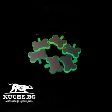 Фосфоресциращи медальони с форма на кокал за кучета - персонализируеми с телефонен номер. Съдействие за безопасност и стил.