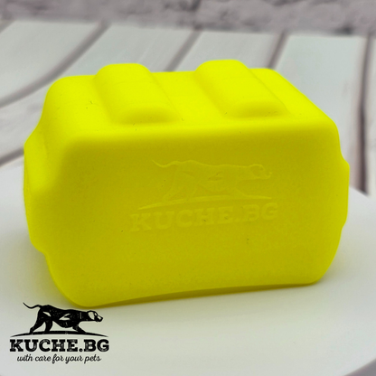 Силиконов протектор за GPS тракер ICAR 122T и ICAR 122M в жълт цвят, предпазващ устройството от удар и надраскване.