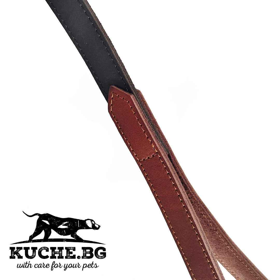 Детайл на кожен повод за куче от естествена кожа с подсилени шевове и премиум изработка